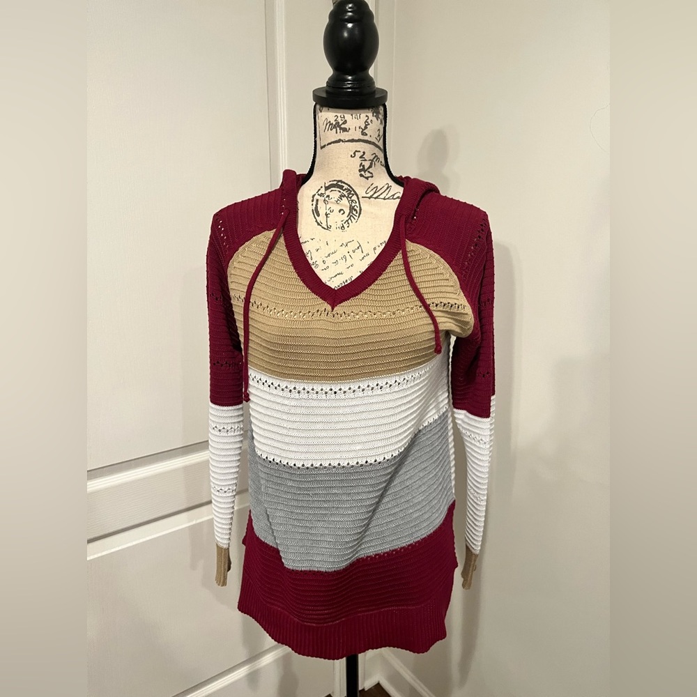 Light weight sweater with hood